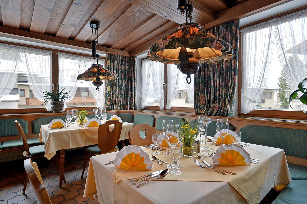 Hotel Schwarzer Adler Hippach Exterior photo